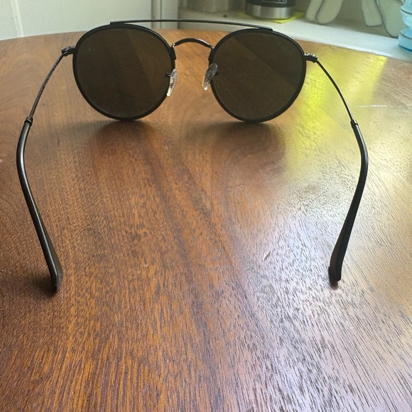 Ray-Ban Classic Black Round Double Bridge 
Polarized 
Like New
Authentic - Picture 11 of 15